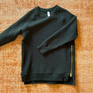 Black Varley sweatshirt